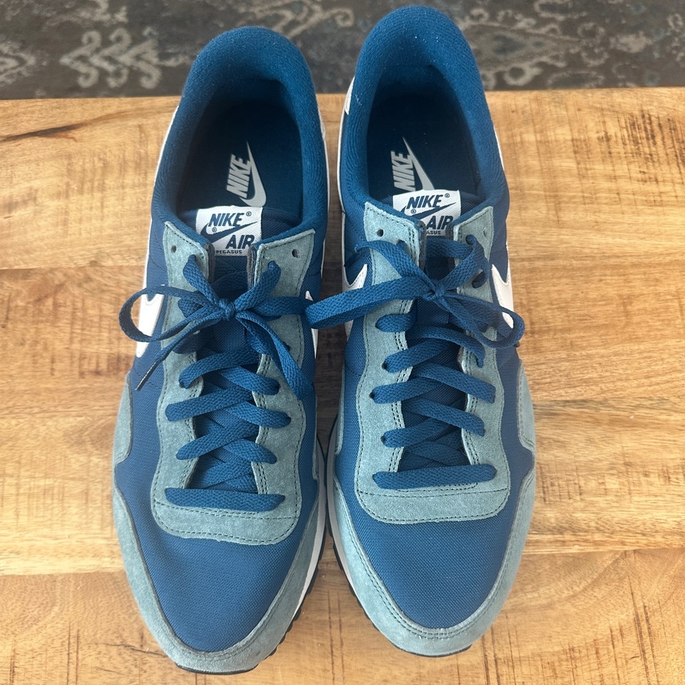 Nike Men's Teal & Navy Low-Profile Trainer Sneakers - Picture 2 of 7